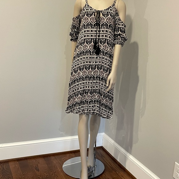 5th & LOVE Dress - Picture 2 of 7